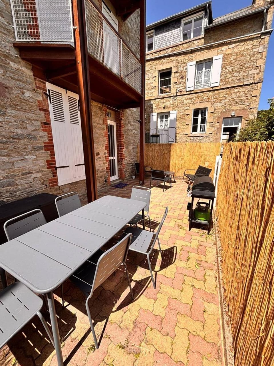 Patio, Dining area