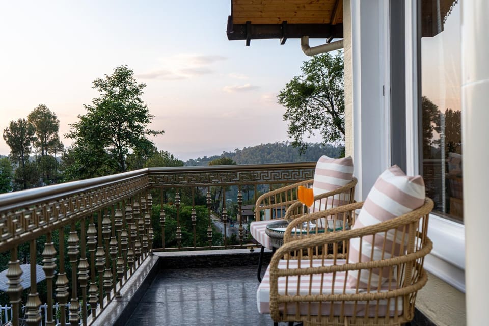Day, View (from property/room), Balcony/Terrace, Seating area, Mountain view