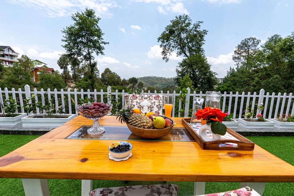 Patio, View (from property/room), Balcony/Terrace, Food and drinks, Dining area, Food, Garden view