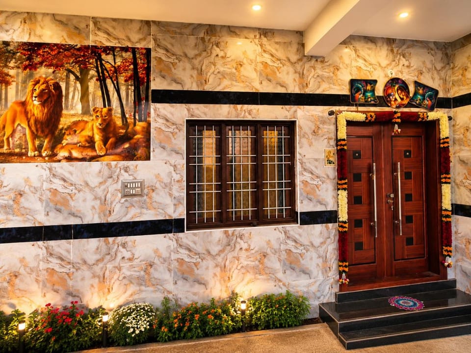 Facade/entrance