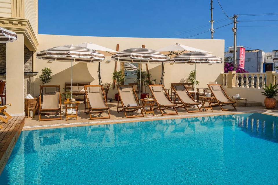 Swimming pool, sunbed