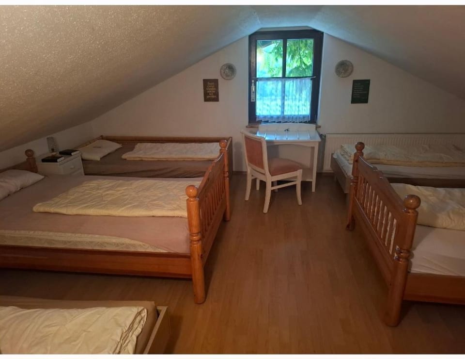 Alte Dachboden mit 6 Bett, für 6 Personen Vacation rental in Salzburgerland