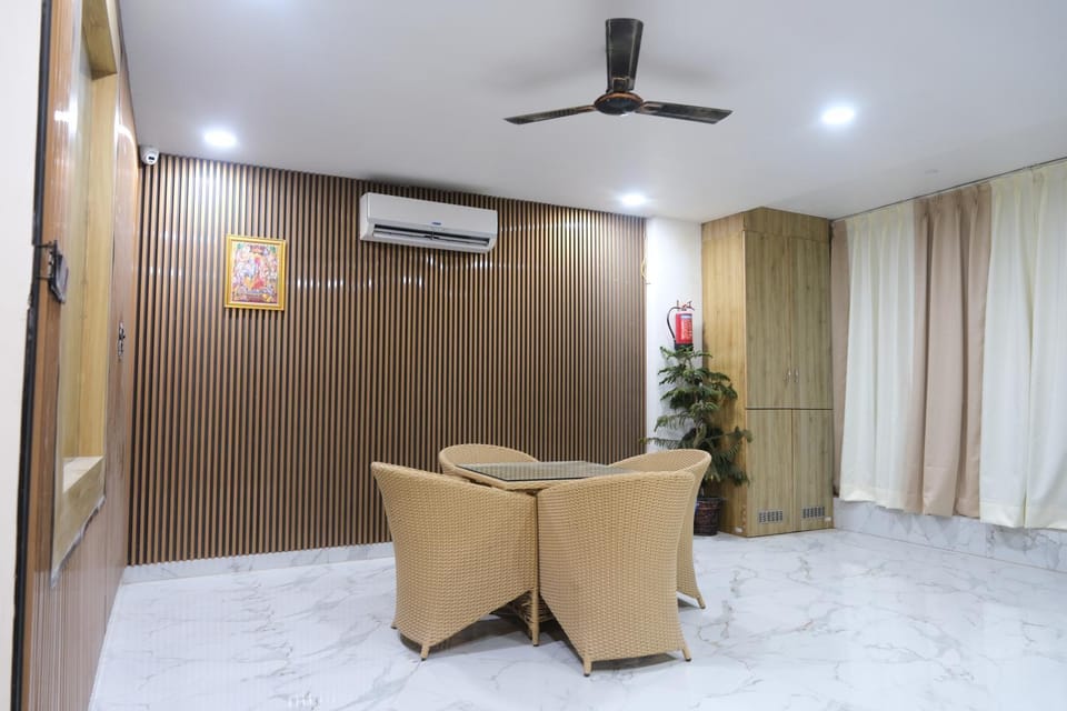 Seating area, air conditioner