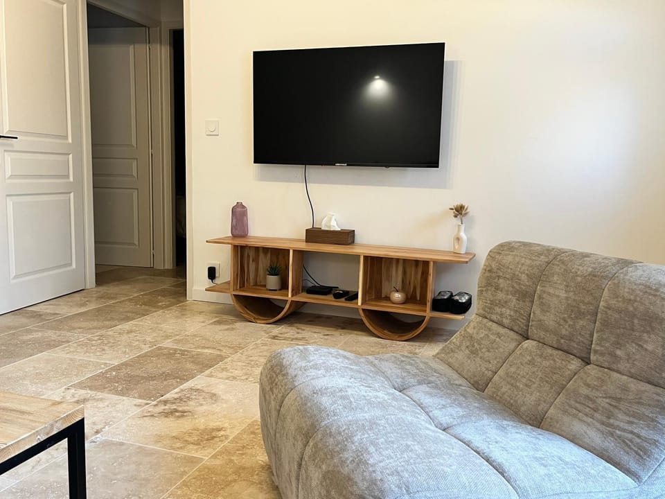 Mazet St Antoine Jardin Clim proche centre House in L'Isle-sur-la-Sorgue