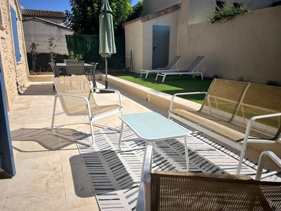 Mazet St Antoine Jardin Clim proche centre House in L'Isle-sur-la-Sorgue