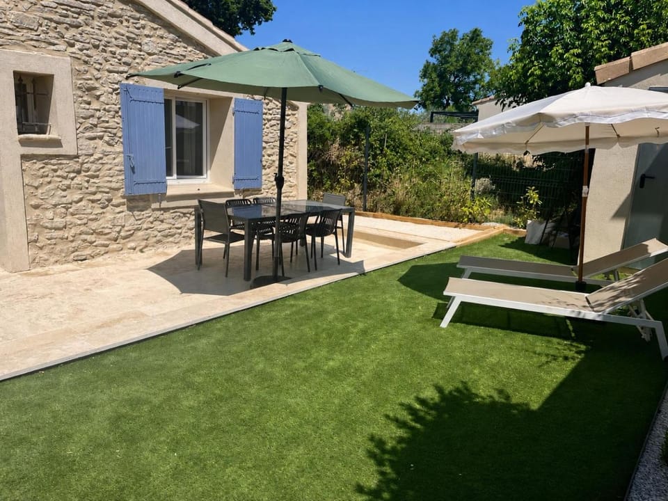 Mazet St Antoine Jardin Clim proche centre House in L'Isle-sur-la-Sorgue