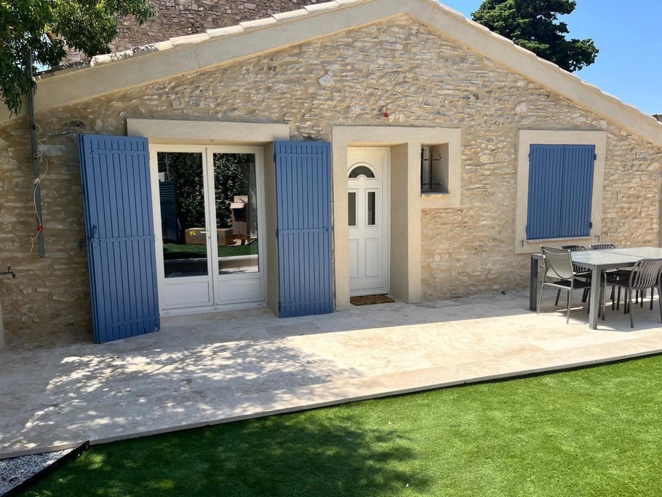 Mazet St Antoine Jardin Clim proche centre House in L'Isle-sur-la-Sorgue