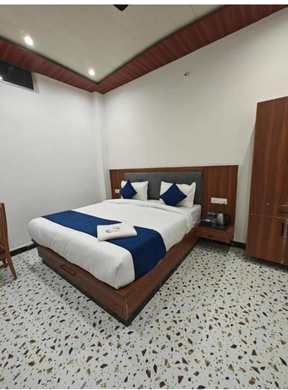 Bed, Photo of the whole room, Bedroom, wardrobe