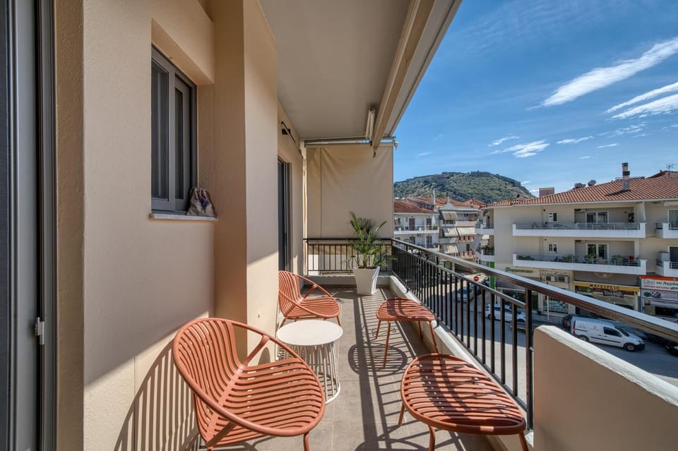 Neighbourhood, View (from property/room), Balcony/Terrace, City view, Mountain view, Street view