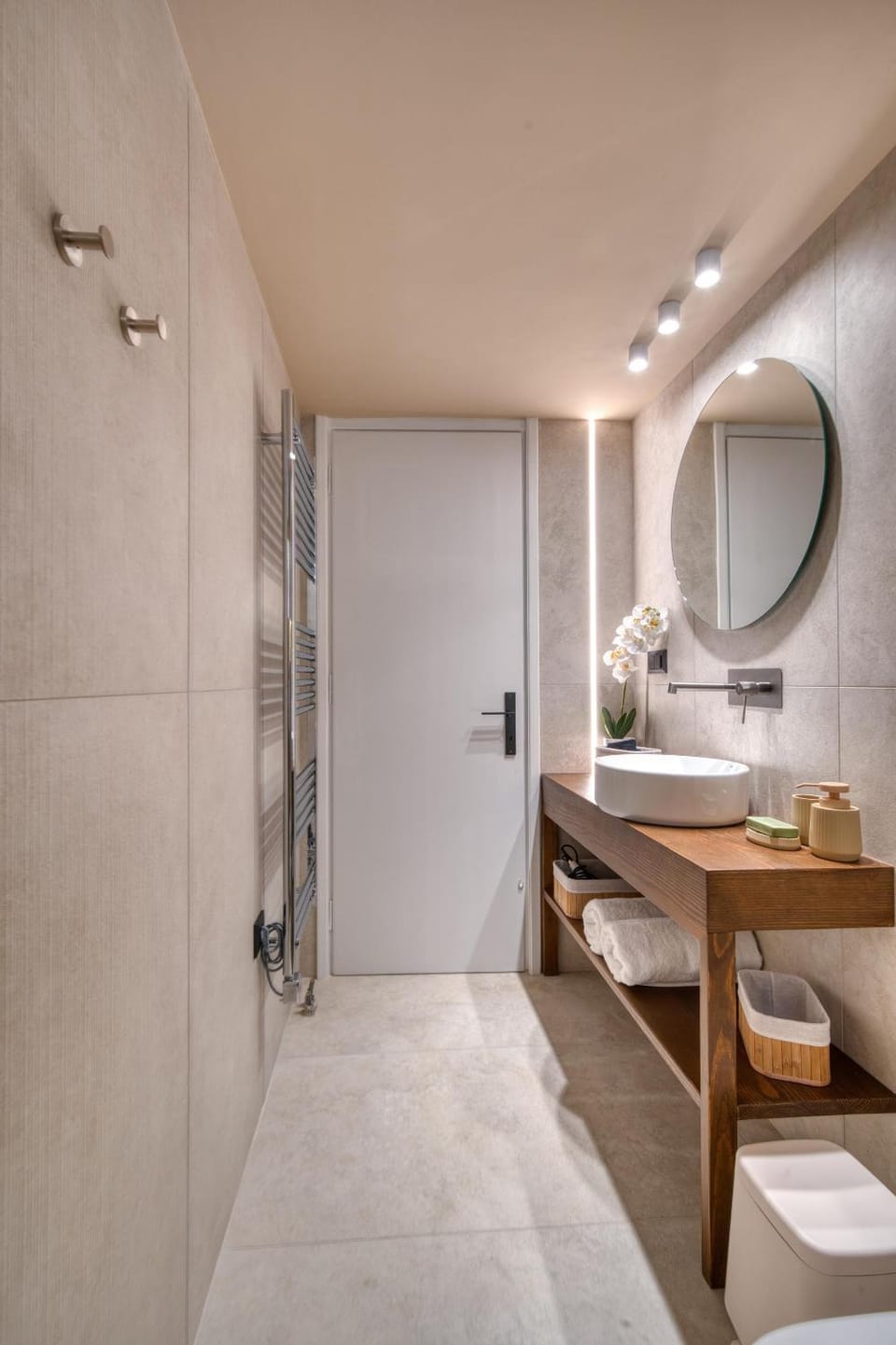 Bathroom, towels