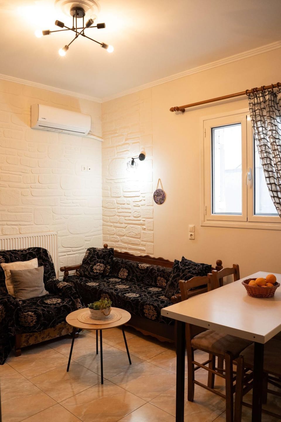 Living room, Seating area, Dining area, air conditioner