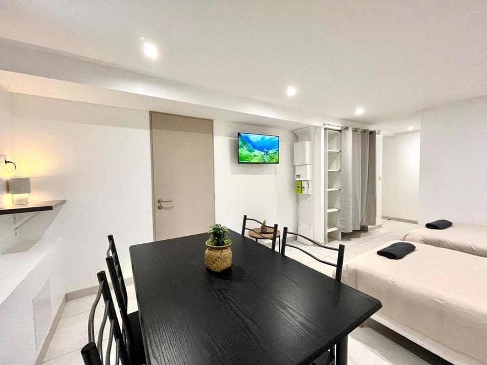 TV and multimedia, Photo of the whole room, Dining area, heating, storage