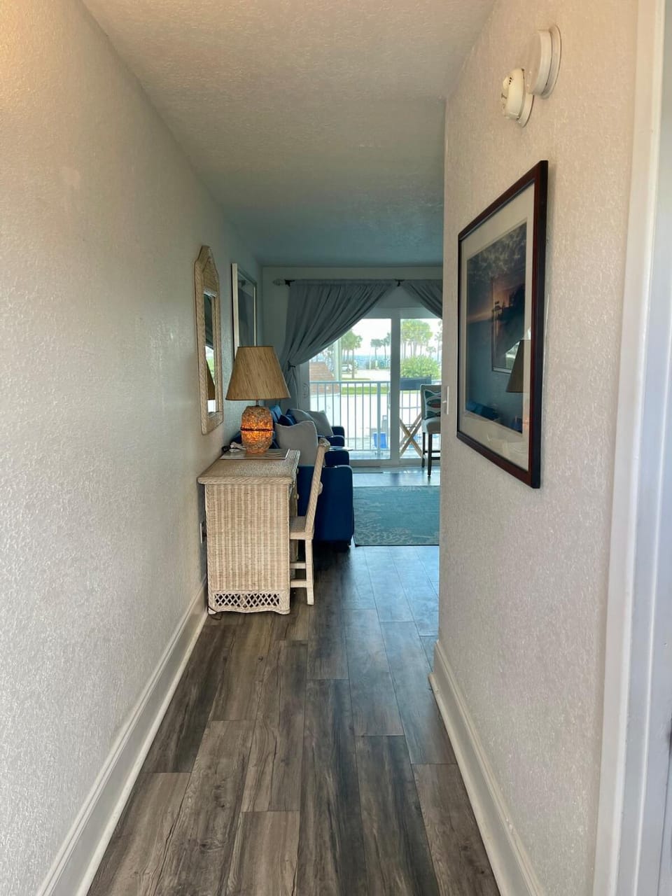 Cozy Beachside Condo - Steps to Ocean - New Smyrna Beach Apartment in New Smyrna Beach