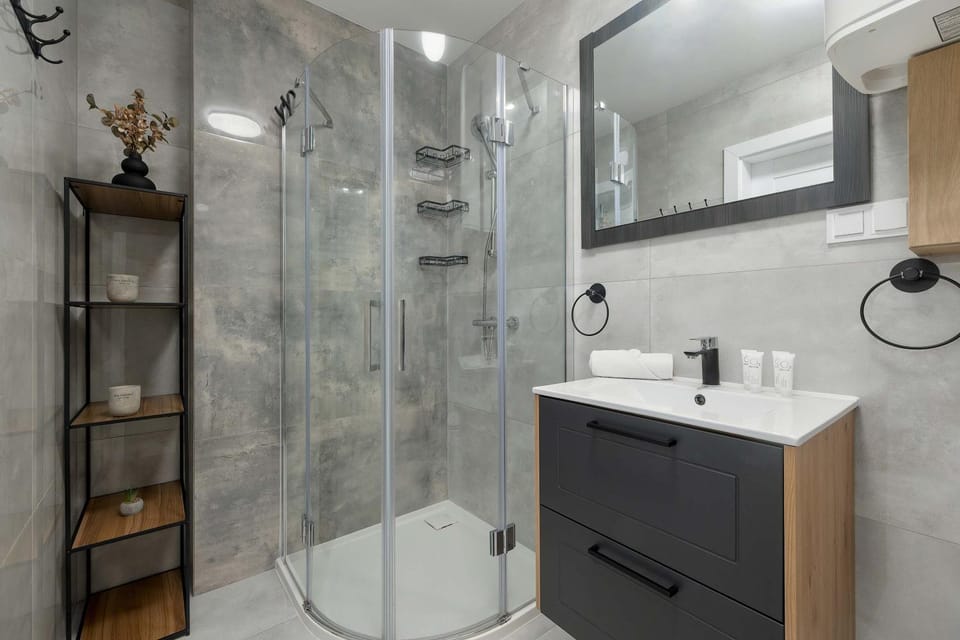 Shower, Bathroom, towels
