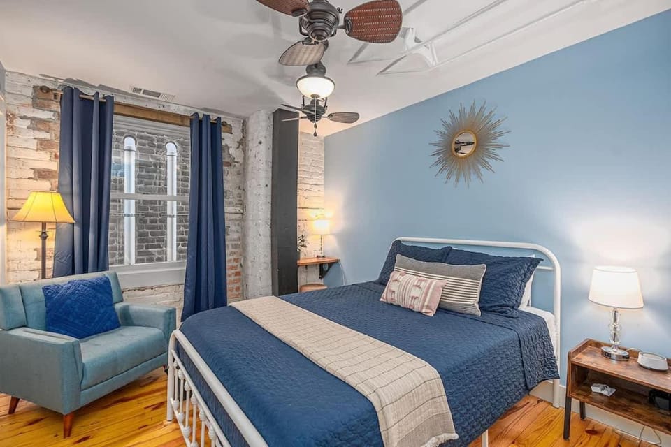 Blue Belle on Broughton-Luxury 2 Bed 1 Bath Condo House in Savannah