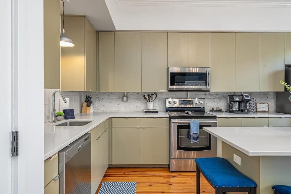 Blue Belle on Broughton-Luxury 2 Bed 1 Bath Condo House in Savannah