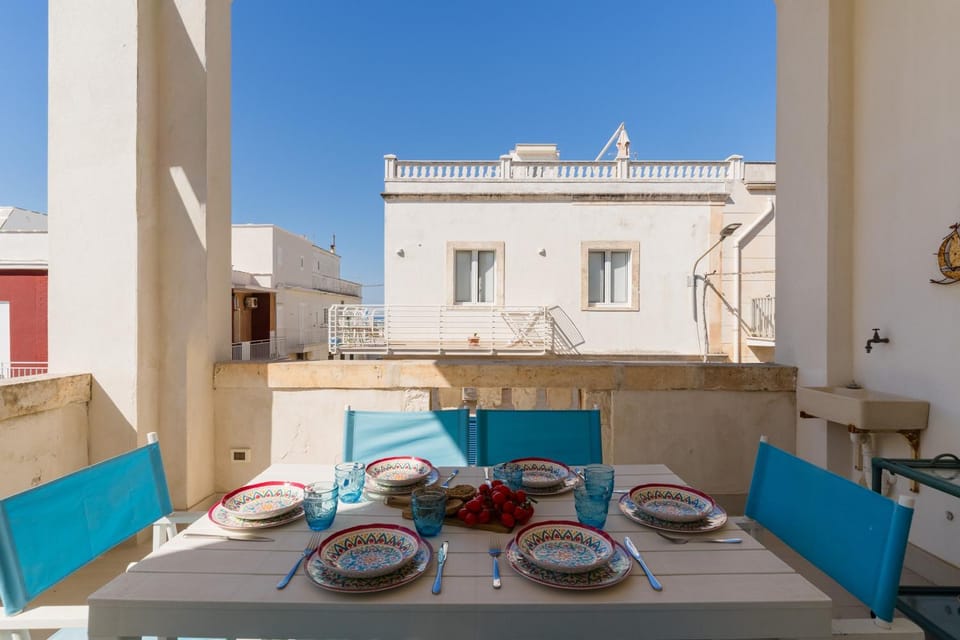 Patio, Dining area, Quiet street view