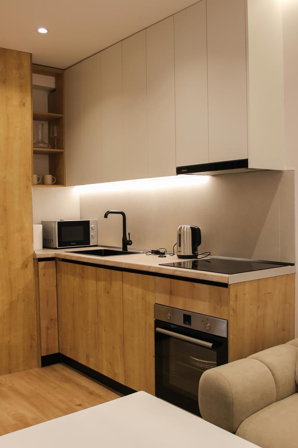 Coffee/tea facilities, Kitchen or kitchenette, oven