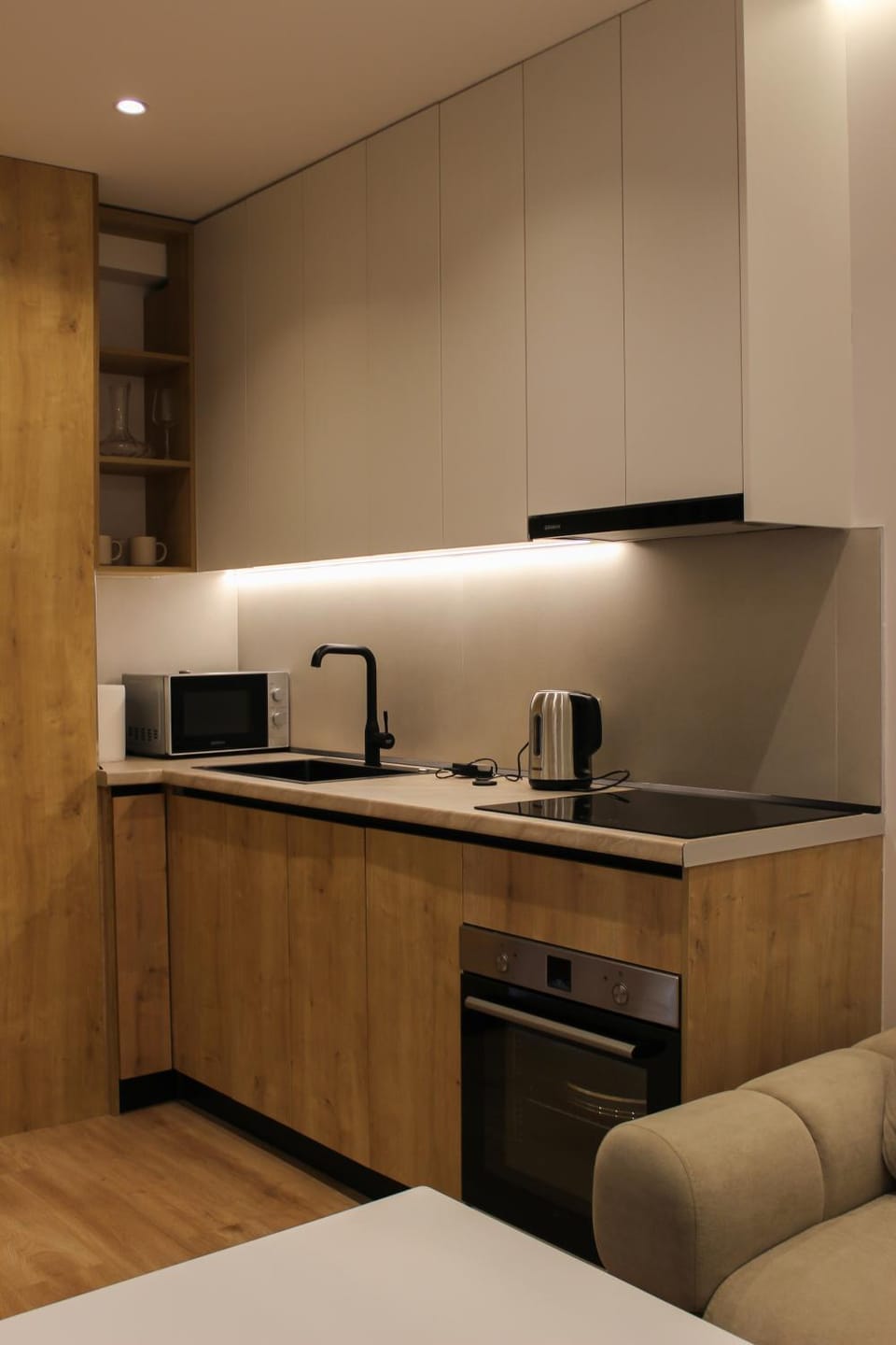 Coffee/tea facilities, Kitchen or kitchenette, oven