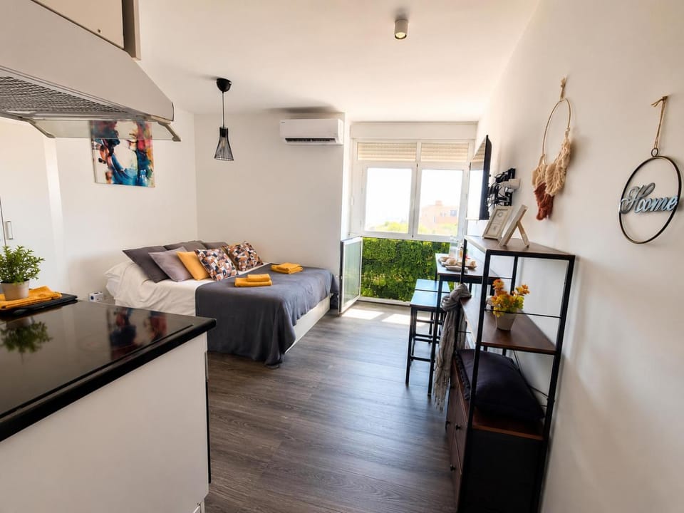 Bed, Living room, Photo of the whole room, Bedroom, air conditioner