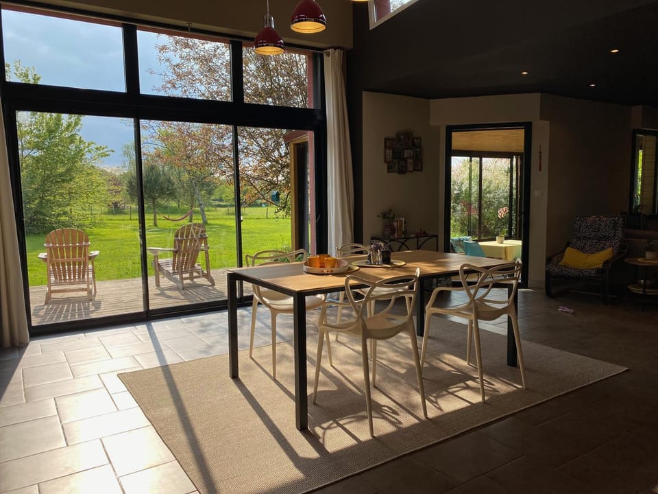 Living room, Garden view, Breakfast
