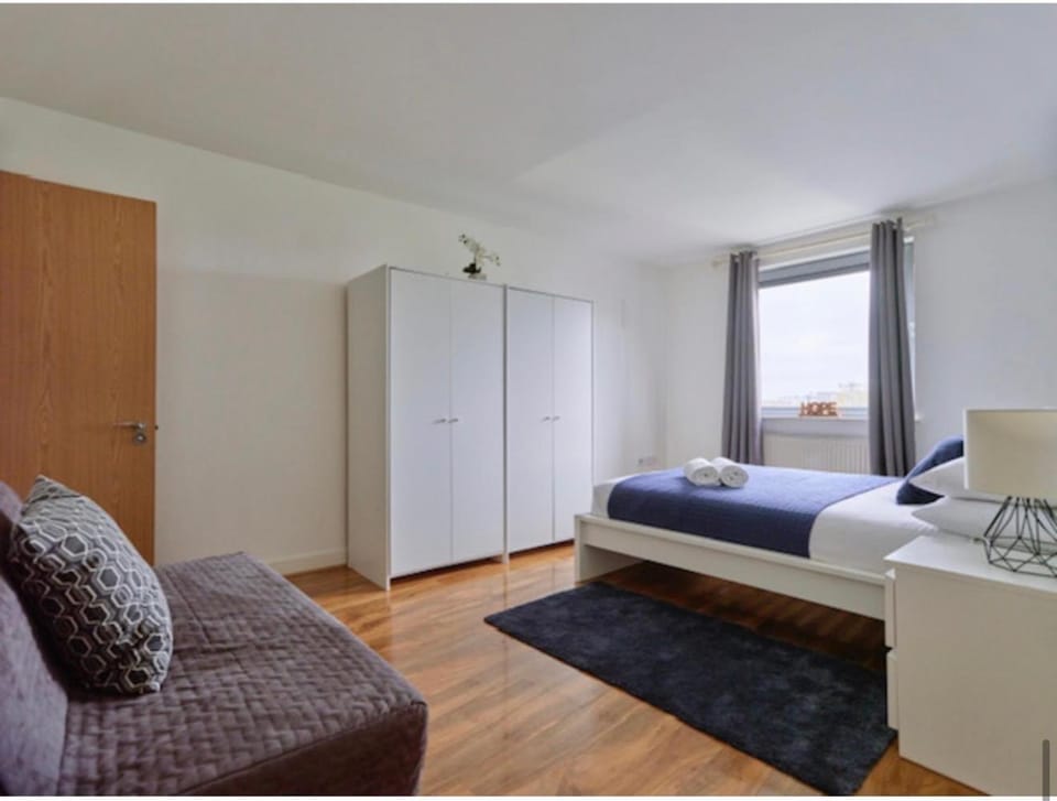 Luxury 2 bed 2 bath riverview apartment Apartment in London