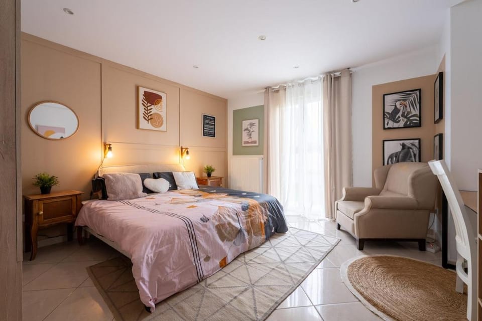 Bed, Photo of the whole room, Bedroom