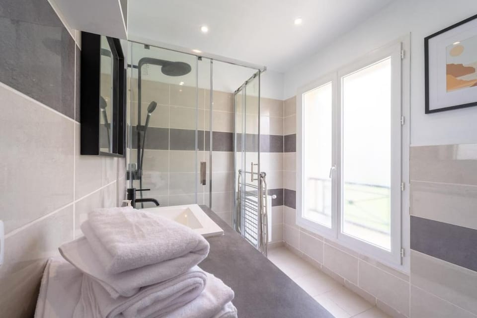 Shower, Bathroom, towels