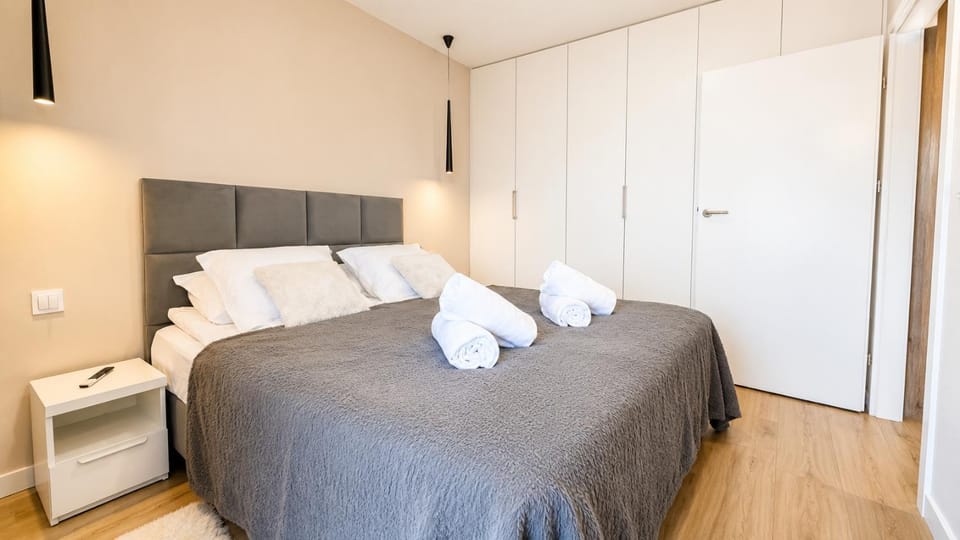 Bed, Photo of the whole room, Bedroom, towels, wardrobe