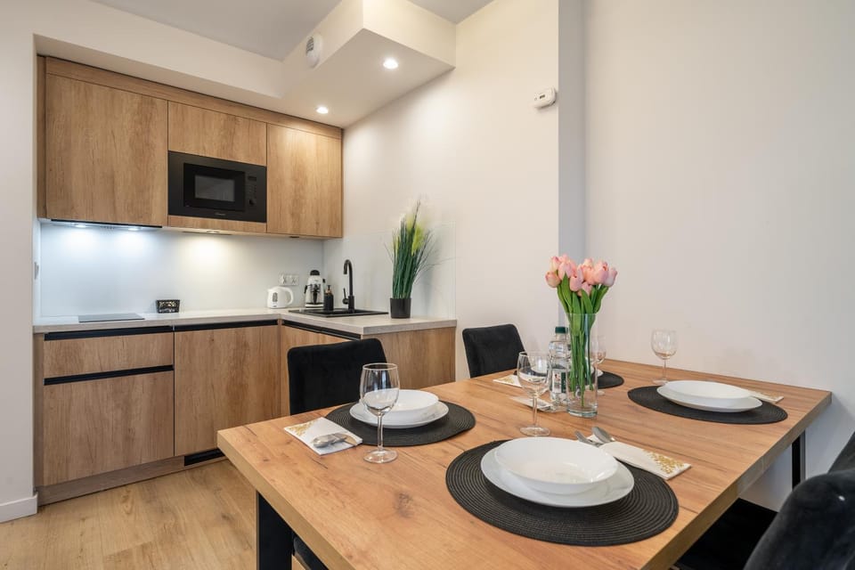 Kitchen or kitchenette, Dining area, stove