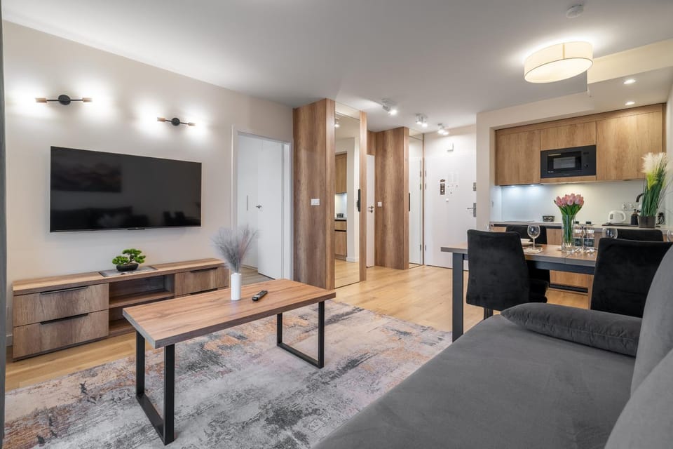 TV and multimedia, Kitchen or kitchenette, Living room, Seating area, Dining area