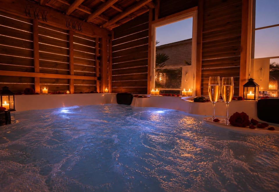Les 4 AS de Jaunay, Intime, Jacuzzi & Piscine Apartment in Nouvelle-Aquitaine