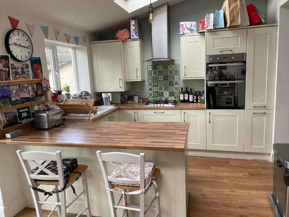 Beautifully renovated 5 bedroom house with garden House in Bristol