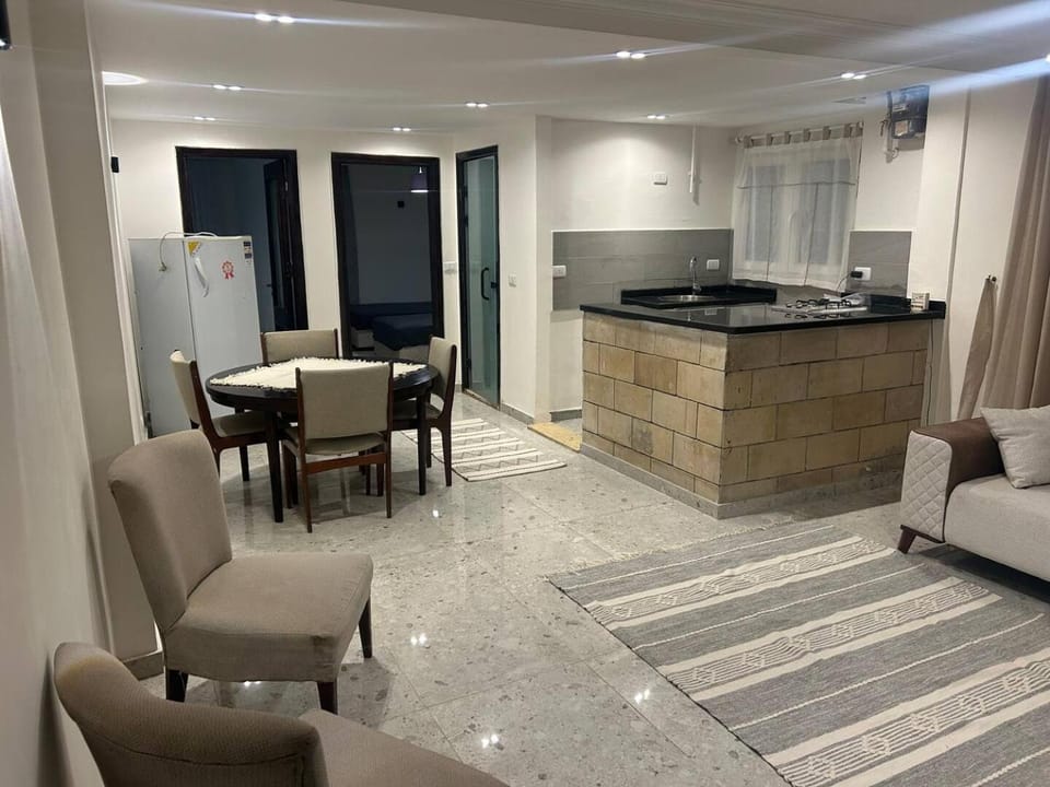 Charming Egyptian Apartment - 10 min walk to Pyramids & Views Apartment in Egypt