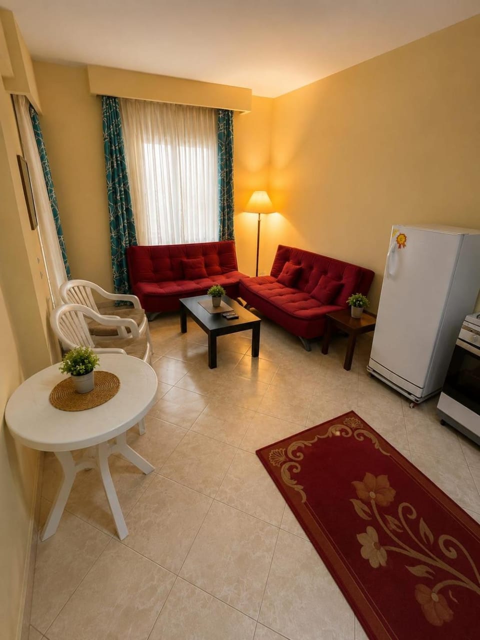 TV and multimedia, Kitchen or kitchenette, Living room, Seating area, oven