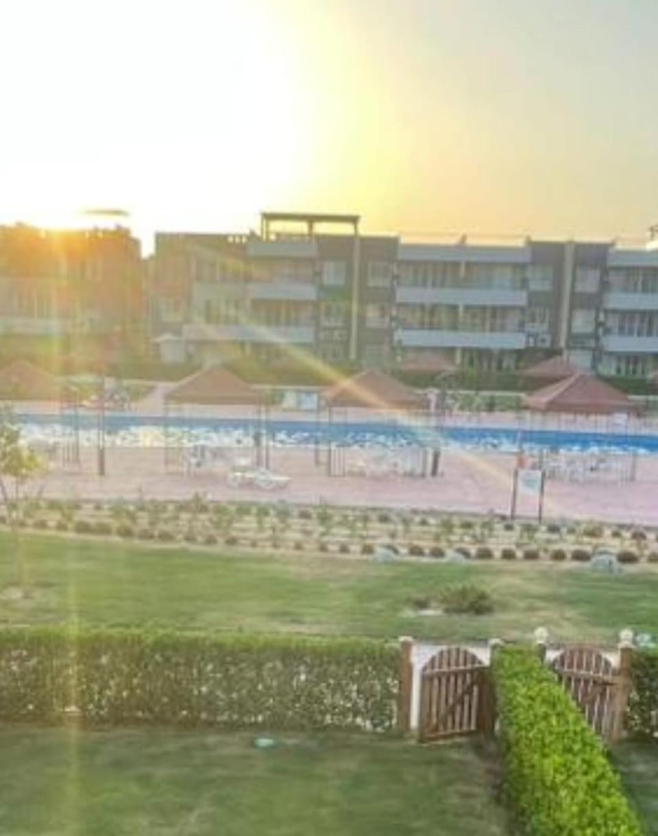 Property building, Spring, Day, Pool view, Swimming pool, Sunrise, Sunset, sunbed