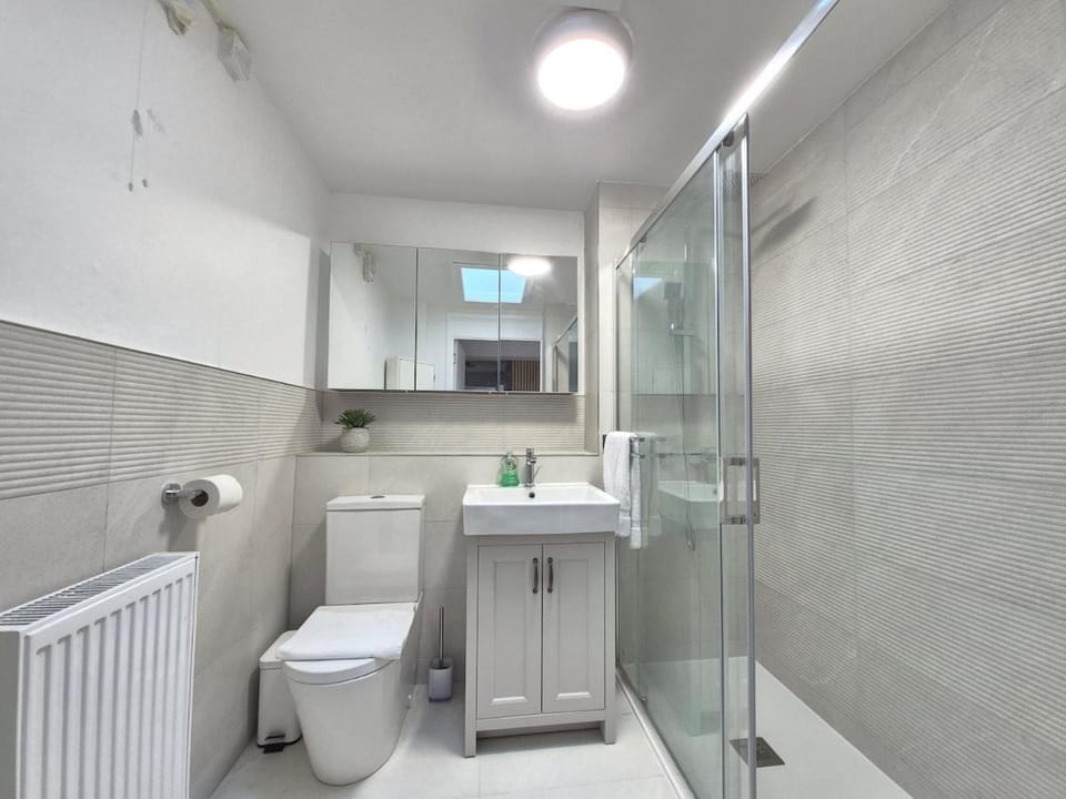 Shower, Bathroom, towels