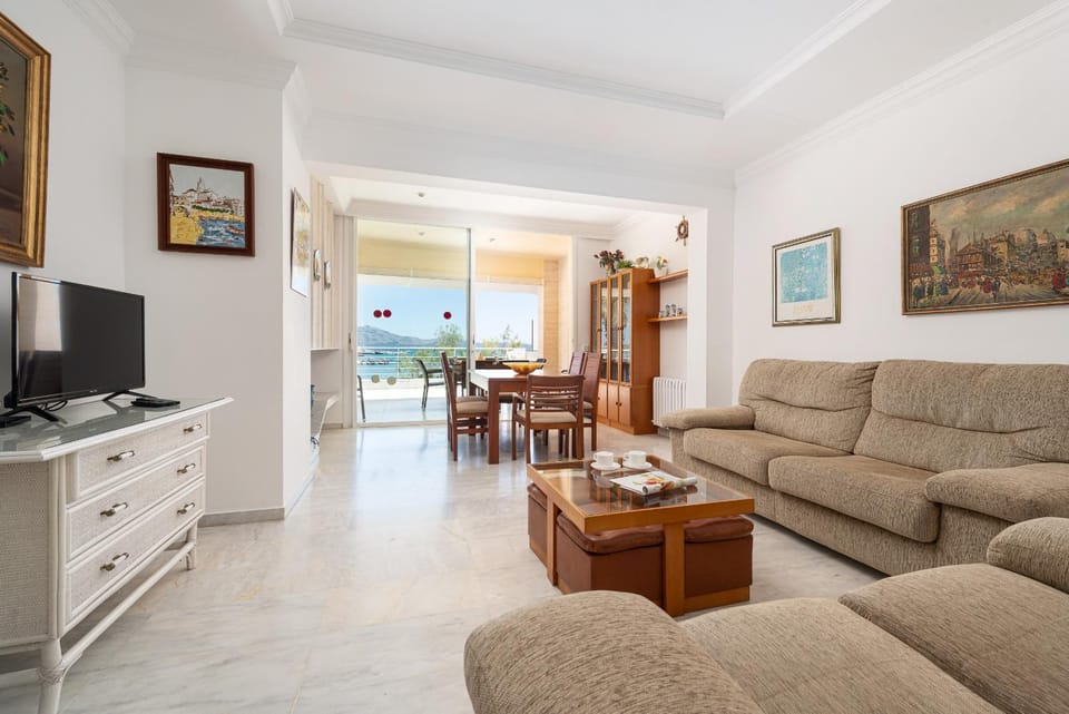 Communal lounge/ TV room, Living room
