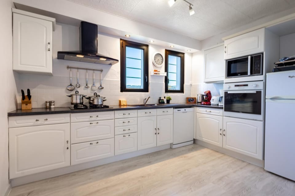 Kitchen or kitchenette, dishwasher, oven, stove