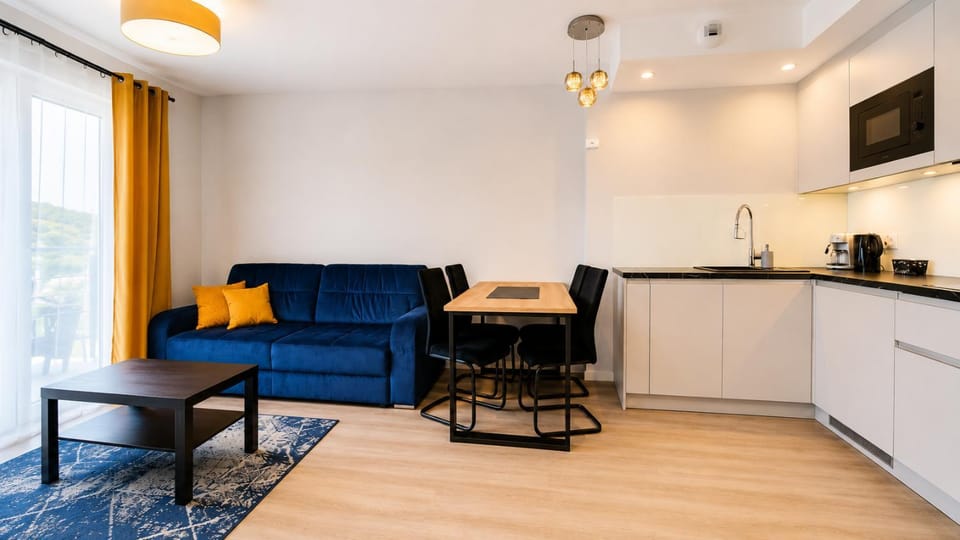 TV and multimedia, Kitchen or kitchenette, Living room, Seating area, Dining area