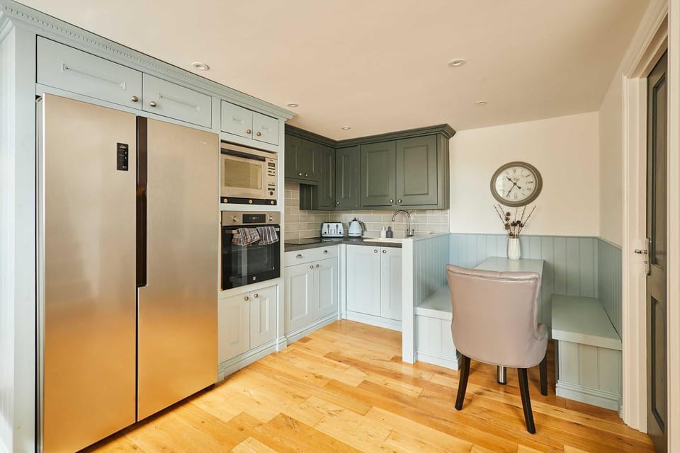 Kitchen or kitchenette, oven, stove