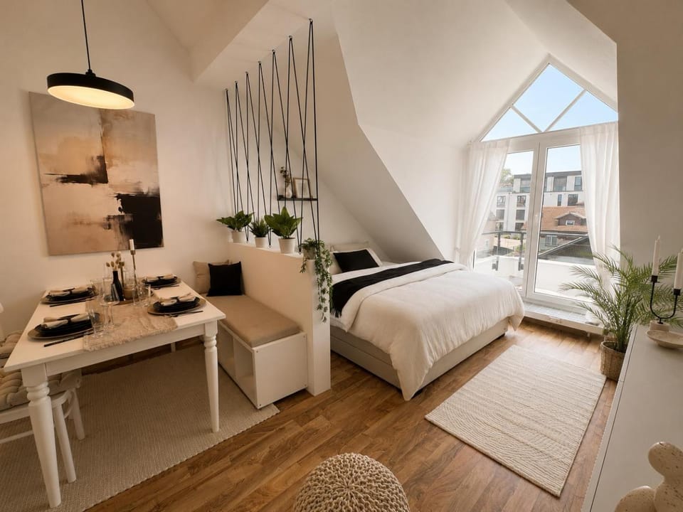 Bed, Dining area