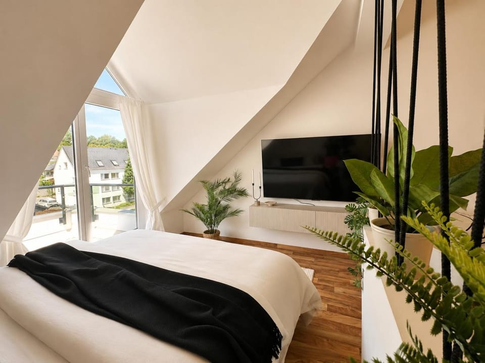 Bed, TV and multimedia, View (from property/room)