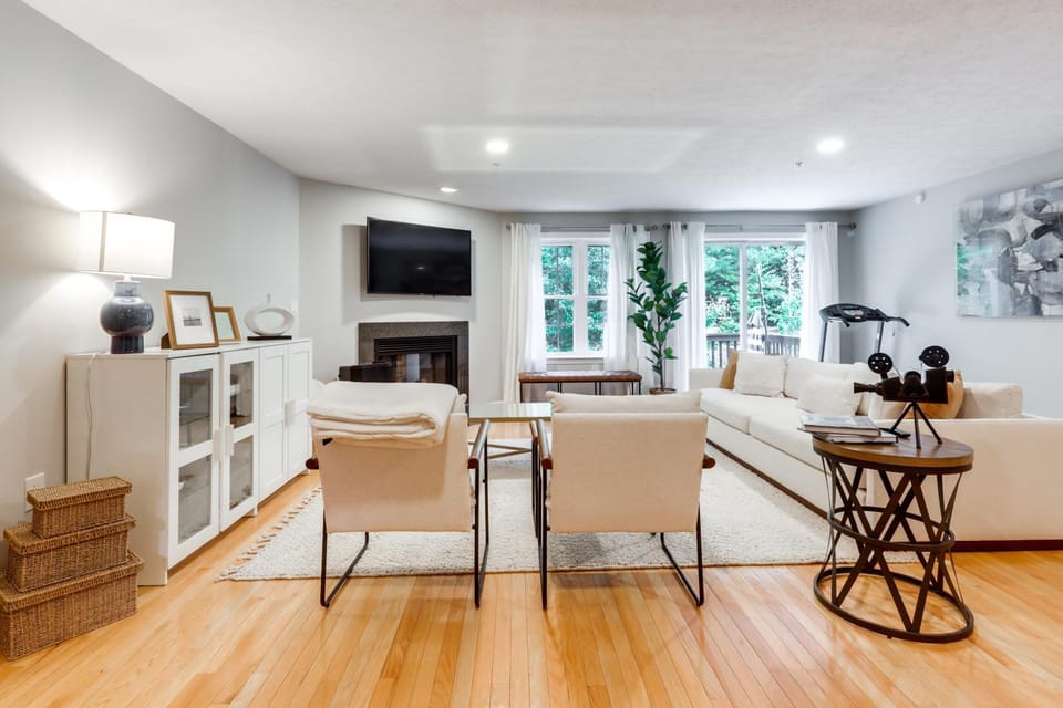 Pet-Friendly Fitchburg Townhome Near Wachusett Mtn House in Leominster