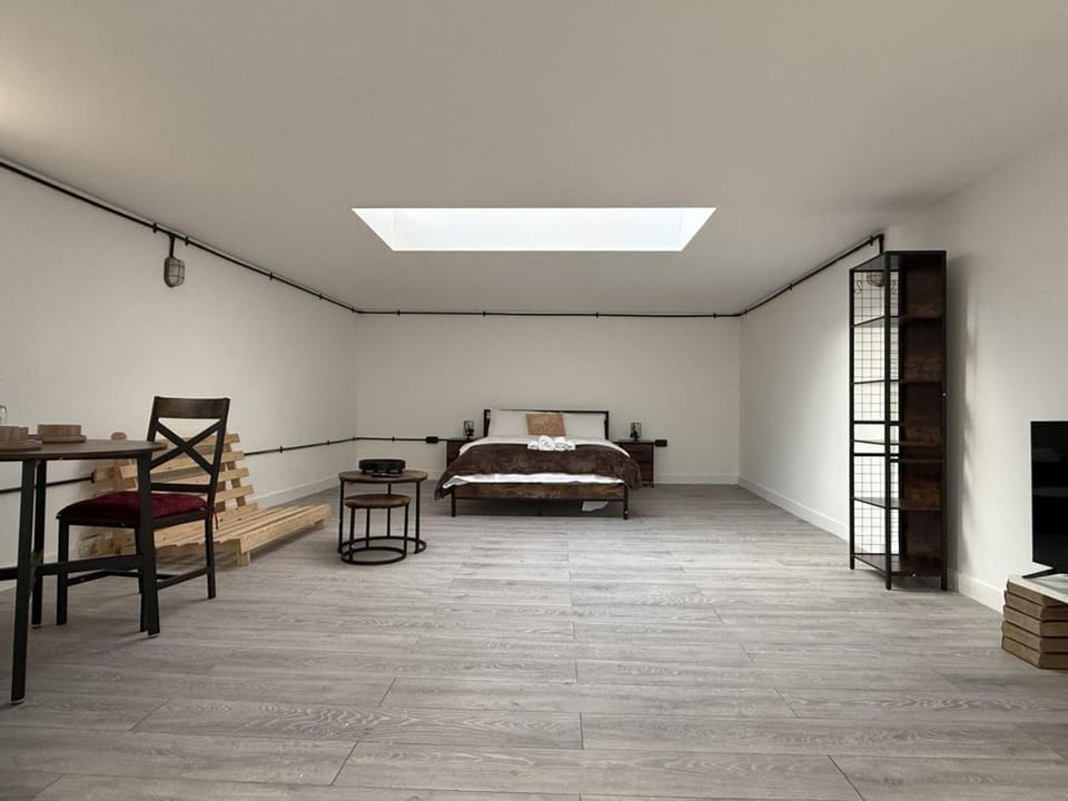 Shoreditch Bethnal Green Warehouse Studio by Tube Apartment in London Borough of Hackney