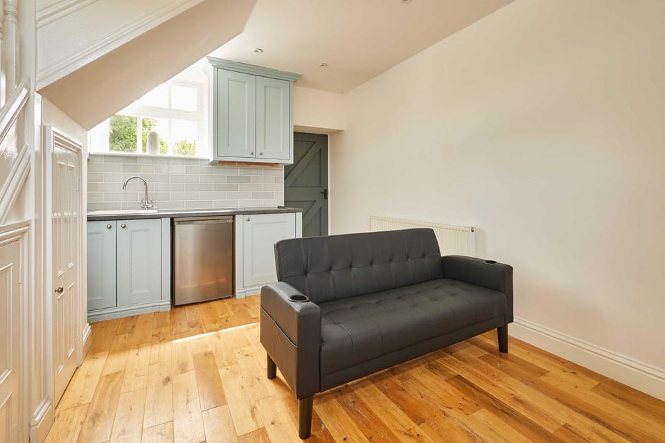 Kitchen or kitchenette, Living room, Seating area