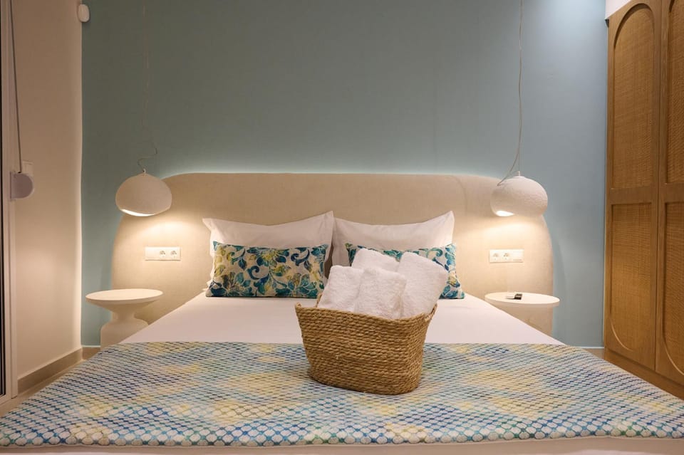 Bedroom, towels