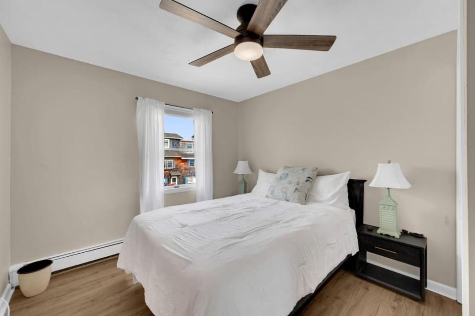 Between Tides 2BR Walk to Beach Unit C Apartment in Seaside Park