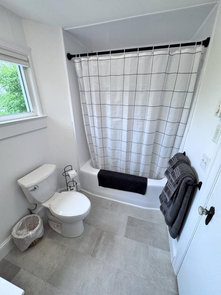 Spacious 4BR Home w/ Deck + BBQ Walk to Hospital - Holiday Home House in Antigonish