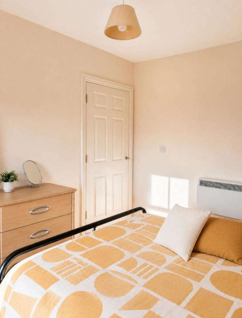 Cozy 1BR Apartment with Parking Apartment in Shepton Mallet